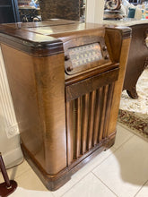 Load image into Gallery viewer, Antique Radio / Stereo
