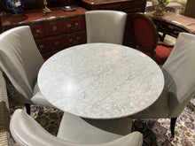 Load image into Gallery viewer, William Sonoma Table and 4 Chairs
