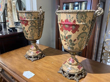 Load image into Gallery viewer, Pair of Castilians Urns
