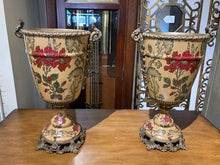 Load image into Gallery viewer, Pair of Castilians Urns

