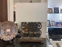 Load image into Gallery viewer, Ethan Allen lamp

