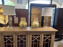 Load image into Gallery viewer, Yellow Asians Vases
