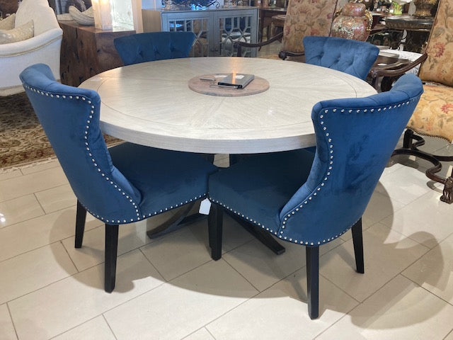 Round Table