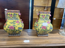 Load image into Gallery viewer, Yellow Asians Vases
