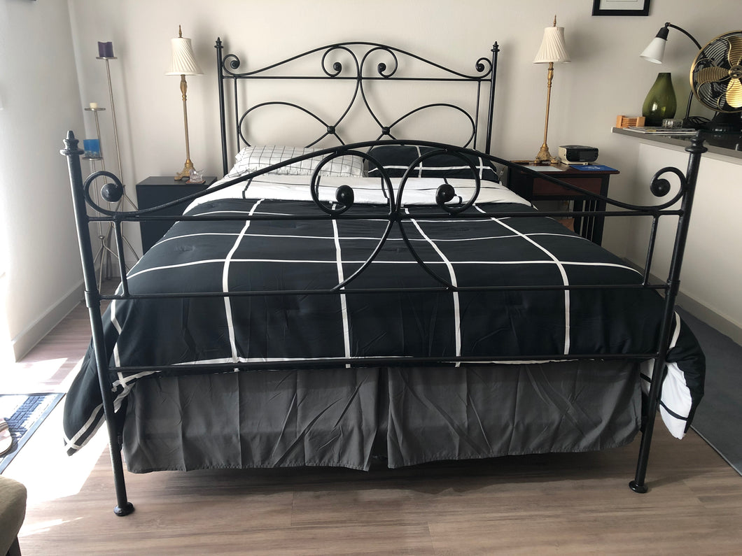 New metal/iron bed in black queen size.
