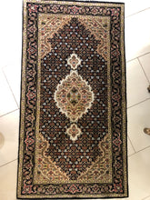 Load image into Gallery viewer, Handmade Indian Rug 2&#39;5&quot; x 4&#39;9&quot;
